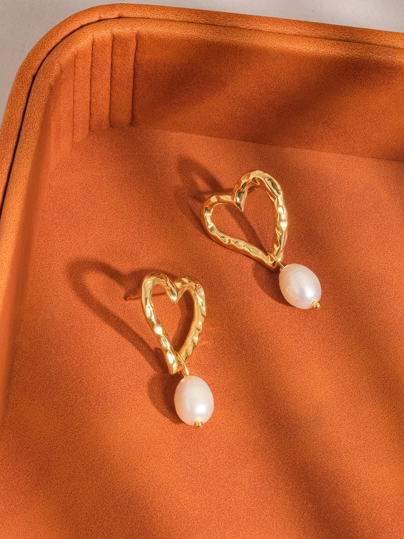 Laura | Classic Heart Pearl . Gold Non-Tarnish