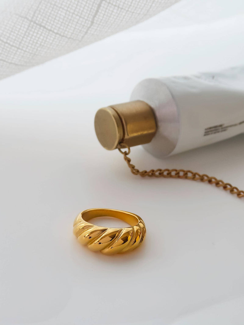 Wallace |  Croissant Ring