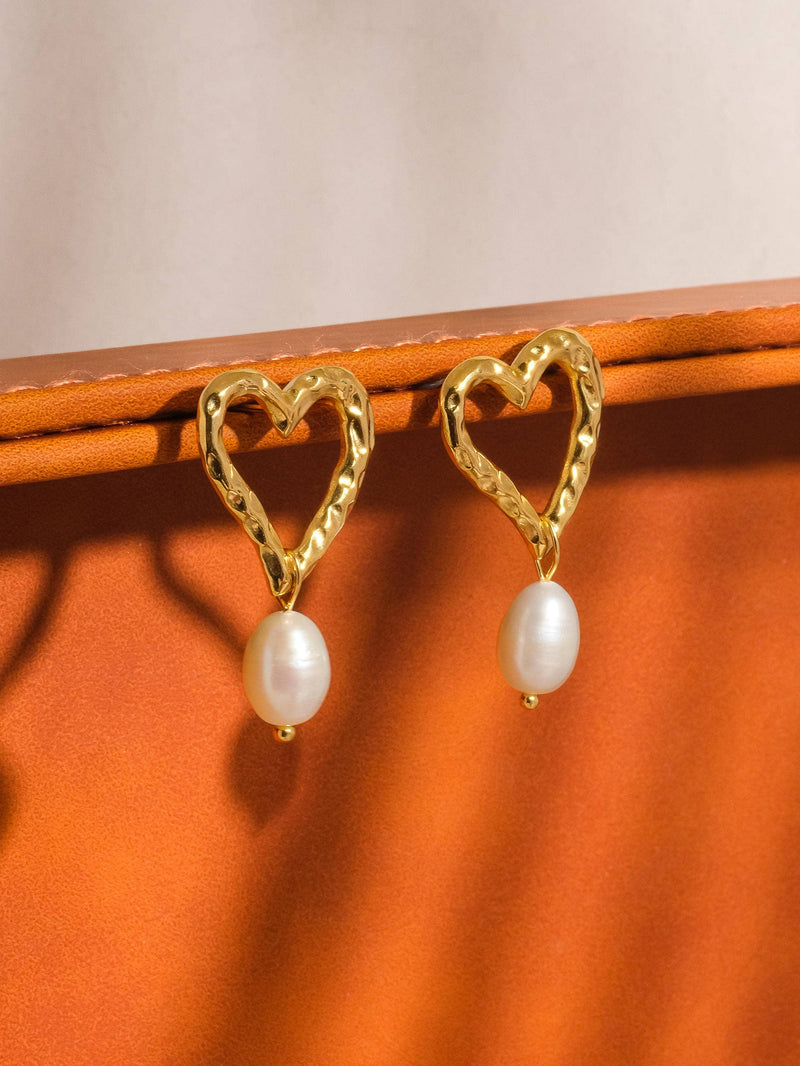 Laura | Classic Heart Pearl . Gold Non-Tarnish