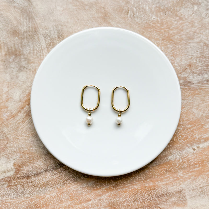 Hoop earrings with one pearl