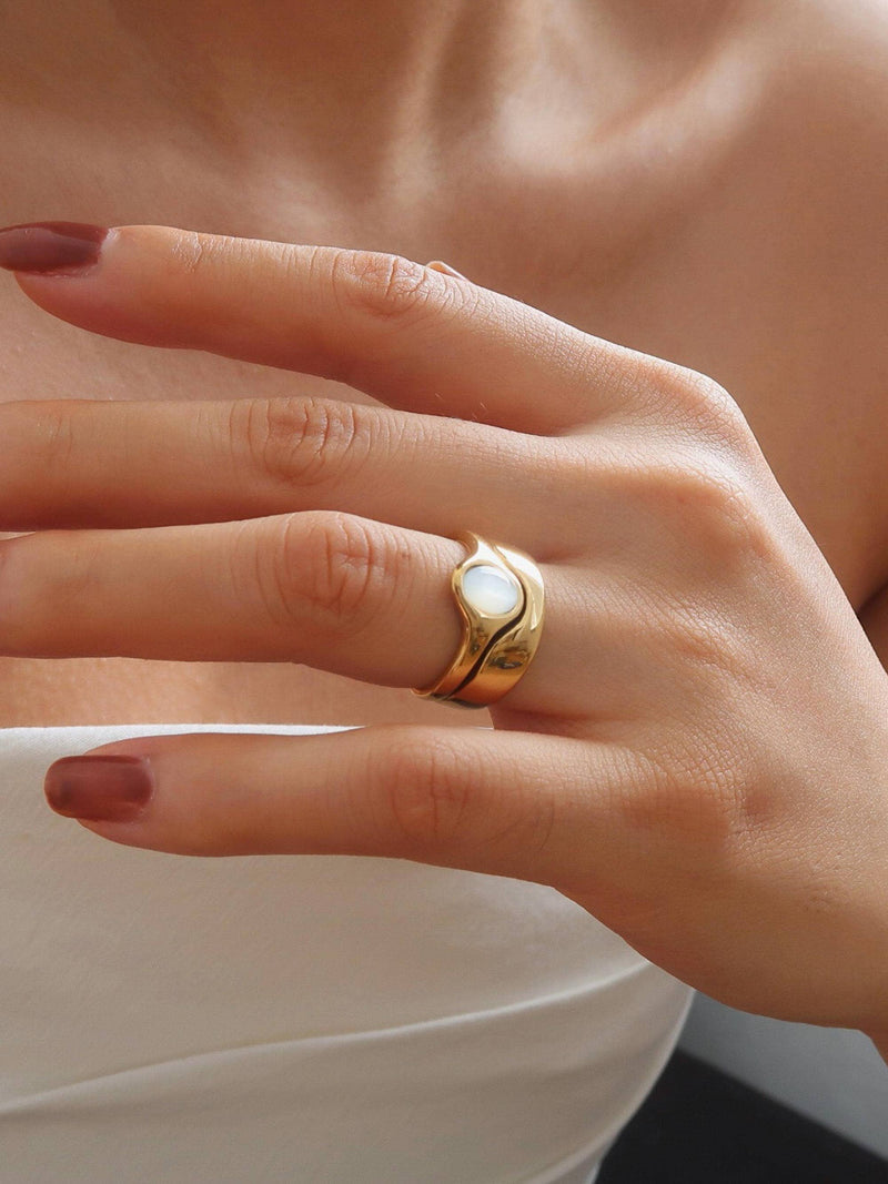 Alouette | 18K Gold Non-Tarnish Stone Wave Ring