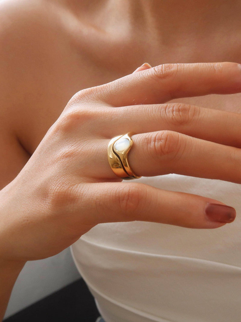Alouette | 18K Gold Non-Tarnish Stone Wave Ring