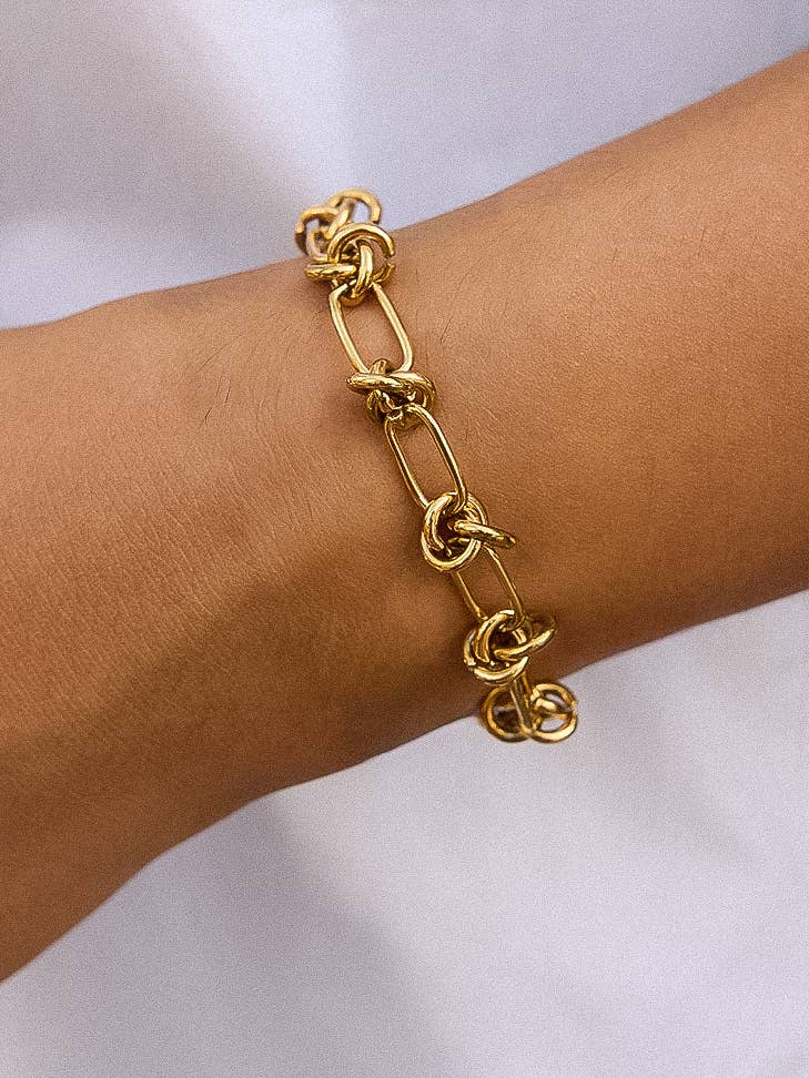 Nivra | Gold Non-Tarnish Knot Chain Bracelet